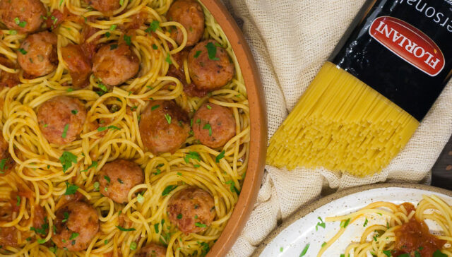 espaguete com almôndegas