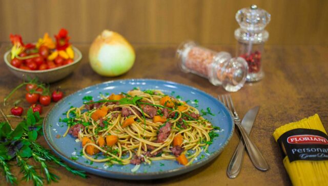 Macarrão com linguiça