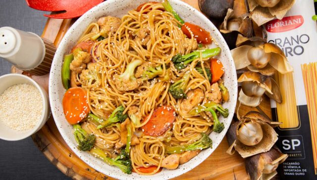 Receita de macarrão na chapa