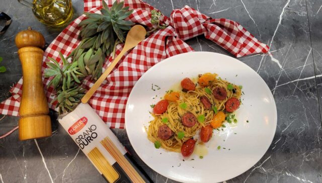 espaguete com linguiça