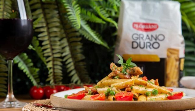 macarrão penne com frango