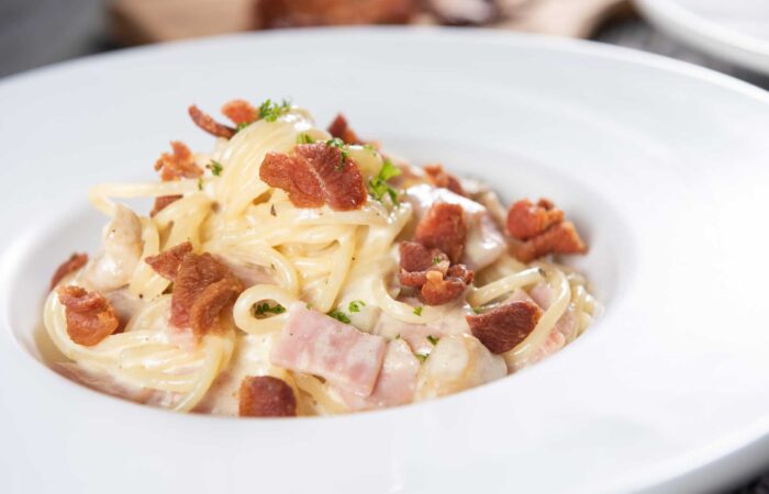 Spaguetti com creme de leite e bacon