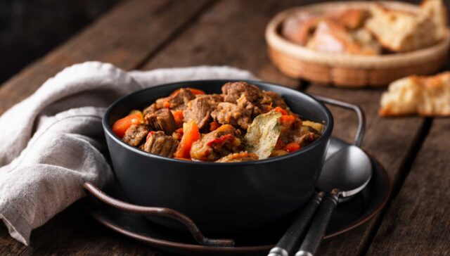 Sopa de macarrão com carne