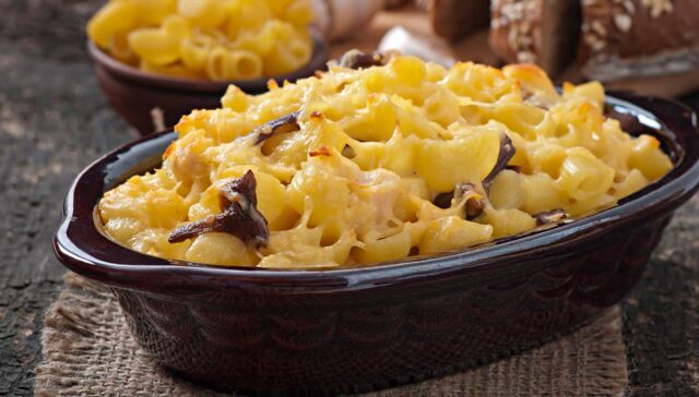 Macarrão com queijo brie