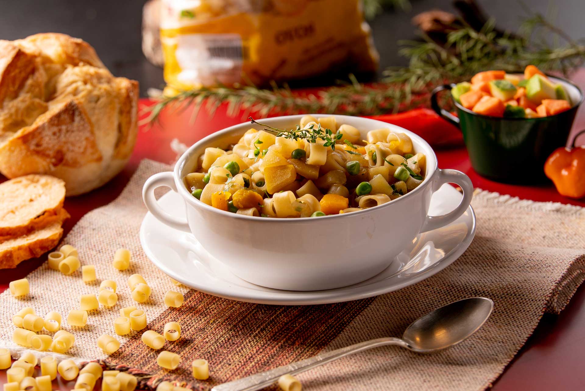 Sopa de macarrão com batata