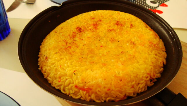 Rostie de macarrão instantâneo