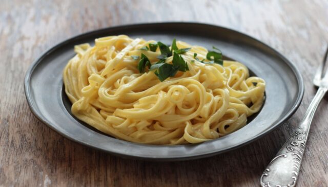 Fettuccine na manteiga