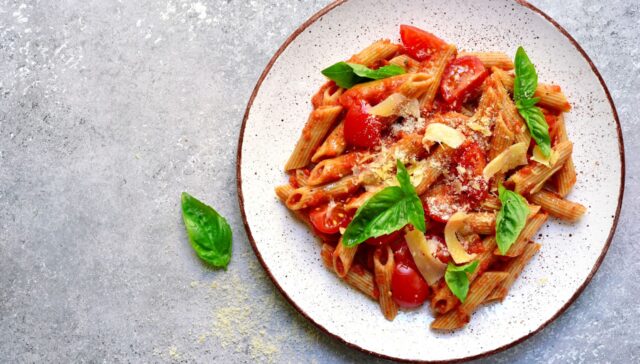 Macarrão com Molho de Tomate Fresco