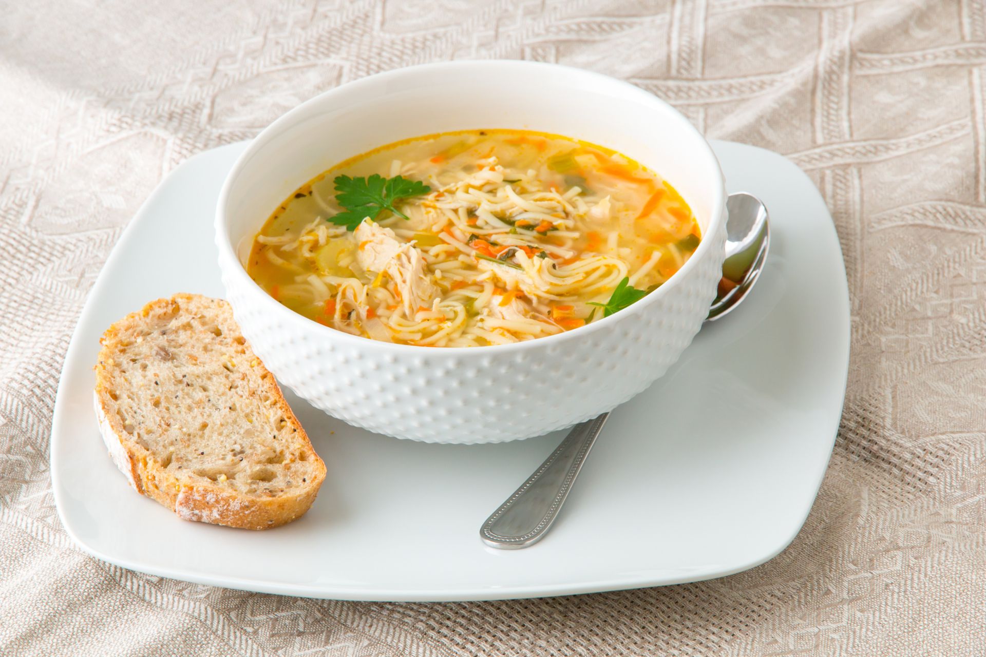 Sopa de Macarrão com Frango