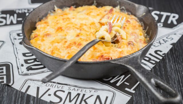 Macarrão com queijo e presunto